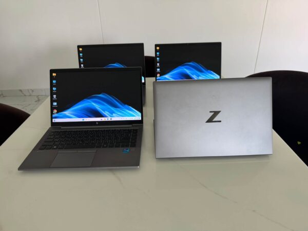 HP Zbook Firefly 14 G8 มือสอง หน้าจอ 14 นิ้ว  i7-1165G7 กับ Ram 16GB SSD 512GB Windows 11Pro แท้ คีย์ไฟ ลงโปรแกรมให้พร้อมใช้ค่ะ